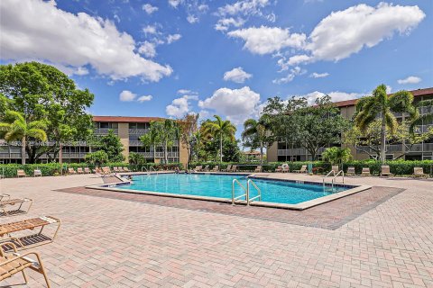 Copropriété à vendre à Pembroke Pines, Floride: 2 chambres, 88.54 m2 № 1185629 - photo 24