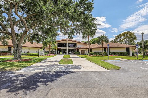 Copropriété à vendre à Pembroke Pines, Floride: 2 chambres, 88.54 m2 № 1185629 - photo 23