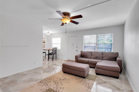 Copropriété à vendre à Pembroke Pines, Floride: 2 chambres, 88.54 m2 № 1185629 - photo 5