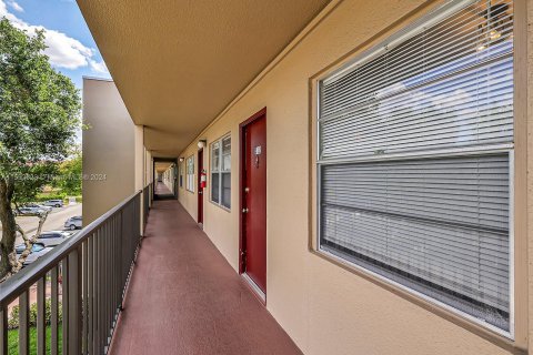 Copropriété à vendre à Pembroke Pines, Floride: 2 chambres, 88.54 m2 № 1185629 - photo 2