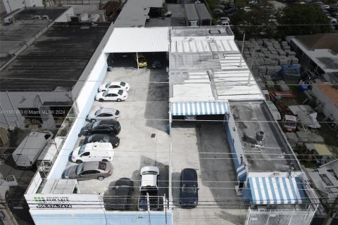 Propiedad comercial en venta en Miami, Florida № 1095328 - foto 1