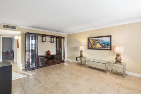 Condo in Delray Beach, Florida, 2 bedrooms  № 851980 - photo 15