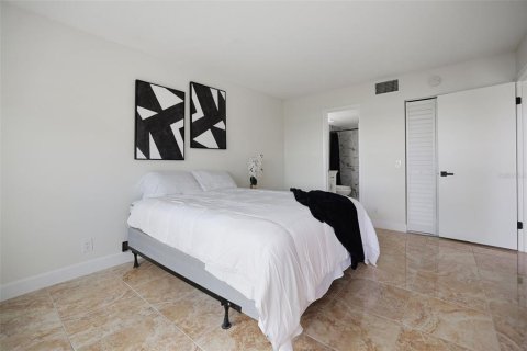 Condo in Saint Petersburg, Florida, 2 bedrooms  № 1372011 - photo 23