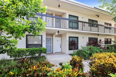 Condo in Saint Petersburg, Florida, 2 bedrooms  № 1372011 - photo 2