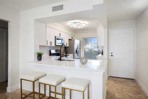 Condo in Saint Petersburg, Florida, 2 bedrooms  № 1372011 - photo 4