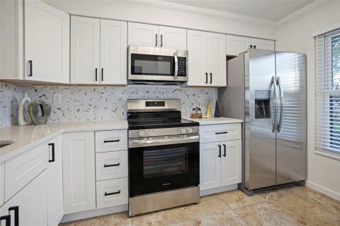 Condo in Saint Petersburg, Florida, 2 bedrooms  № 1372011 - photo 6