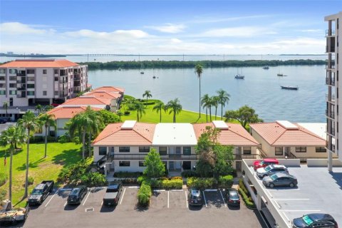 Condo in Saint Petersburg, Florida, 2 bedrooms  № 1372011 - photo 3