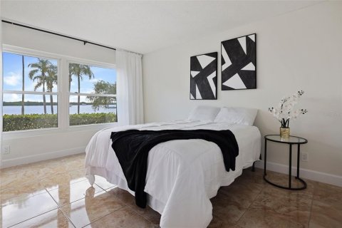 Condo in Saint Petersburg, Florida, 2 bedrooms  № 1372011 - photo 20