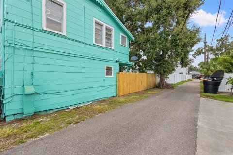 Commercial property in Saint Petersburg, Florida 109.72 sq.m. № 1349658 - photo 28