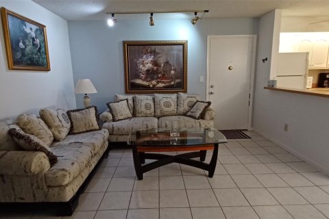 Condo in Tamarac, Florida, 2 bedrooms  № 1221693 - photo 19