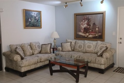 Condo in Tamarac, Florida, 2 bedrooms  № 1221693 - photo 20