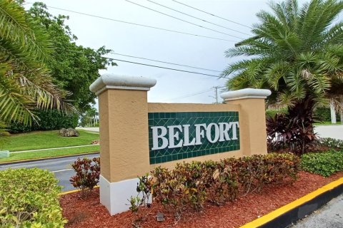 Condo in Tamarac, Florida, 2 bedrooms  № 1221693 - photo 2