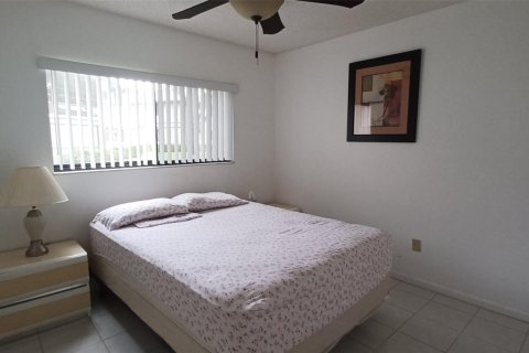 Condo in Tamarac, Florida, 2 bedrooms  № 1221693 - photo 11