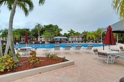 Condo in Tamarac, Florida, 2 bedrooms  № 1221693 - photo 6