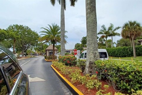 Condo in Tamarac, Florida, 2 bedrooms  № 1221693 - photo 3