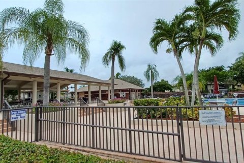 Condo in Tamarac, Florida, 2 bedrooms  № 1221693 - photo 7