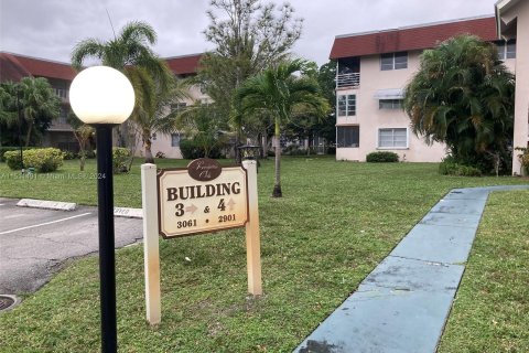 Condo in Lauderdale Lakes, Florida, 1 bedroom  № 938319 - photo 3