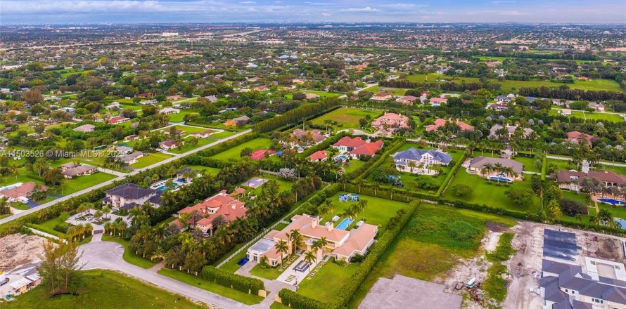 Terreno en Southwest Ranches, Florida № 911500