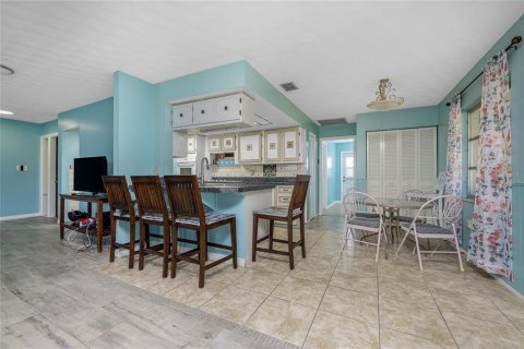 House in Port Charlotte, Florida 3 bedrooms, 157.38 sq.m. № 661403 - photo 4