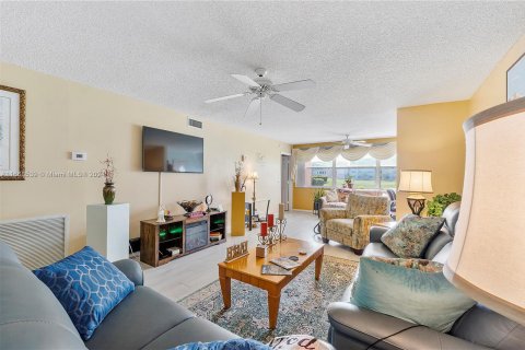 Condo in Sunrise, Florida, 2 bedrooms  № 1385927 - photo 26