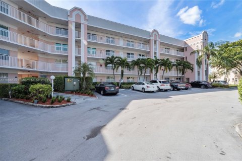 Condo in Sunrise, Florida, 2 bedrooms  № 1385927 - photo 18