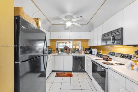 Condo in Sunrise, Florida, 2 bedrooms  № 1385927 - photo 3