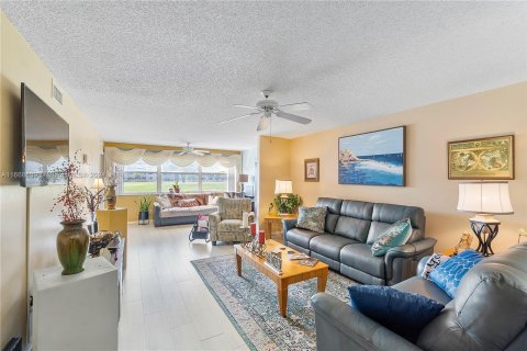 Copropriété à vendre à Sunrise, Floride: 2 chambres, 127.28 m2 № 1385927 - photo 25