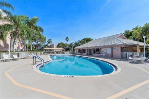 Copropriété à vendre à Sunrise, Floride: 2 chambres, 127.28 m2 № 1385927 - photo 12