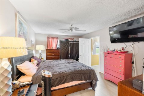 Condo in Sunrise, Florida, 2 bedrooms  № 1385927 - photo 9