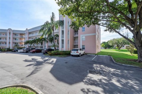 Condo in Sunrise, Florida, 2 bedrooms  № 1385927 - photo 15