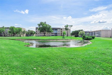 Condo in Sunrise, Florida, 2 bedrooms  № 1385927 - photo 19