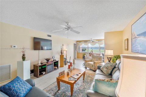 Condo in Sunrise, Florida, 2 bedrooms  № 1385927 - photo 27