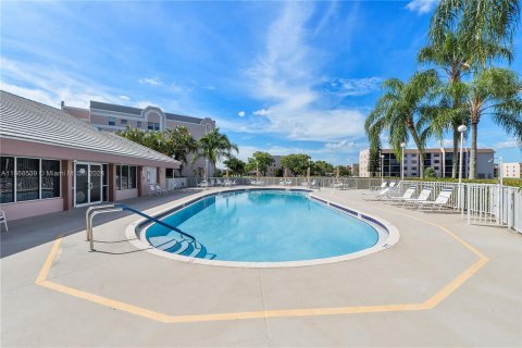 Copropriété à vendre à Sunrise, Floride: 2 chambres, 127.28 m2 № 1385927 - photo 20