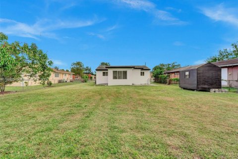 House in West Park, Florida 4 bedrooms, 123.65 sq.m. № 1385850 - photo 22