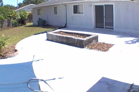 House in Edgewater, Florida 3 bedrooms, 96.62 sq.m. № 1198561 - photo 4