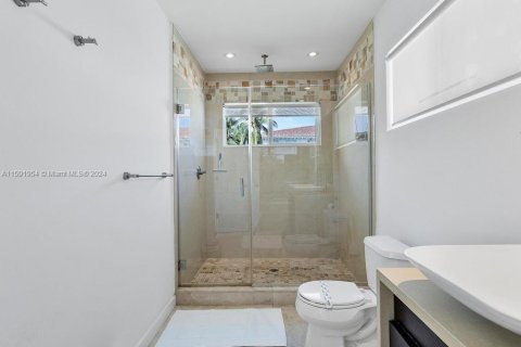 House in North Miami Beach, Florida 4 bedrooms, 220.36 sq.m. № 1292720 - photo 20