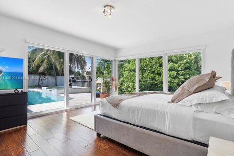 House in North Miami Beach, Florida 4 bedrooms, 220.36 sq.m. № 1292720 - photo 7