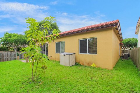 House in Cutler Bay, Florida 3 bedrooms, 162.49 sq.m. № 1227333 - photo 26