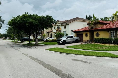 House in Cutler Bay, Florida 3 bedrooms, 162.49 sq.m. № 1227333 - photo 2