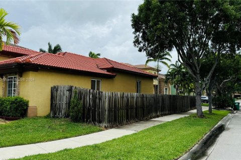 House in Cutler Bay, Florida 3 bedrooms, 162.49 sq.m. № 1227333 - photo 3