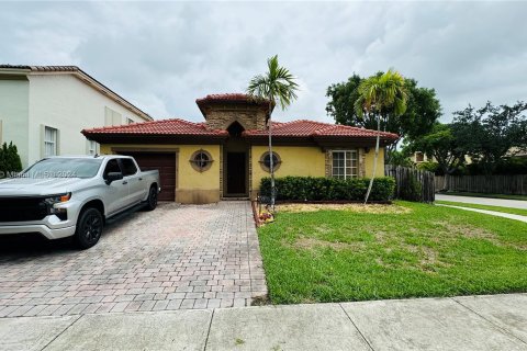 Villa ou maison à vendre à Cutler Bay, Floride: 3 chambres, 162.49 m2 № 1227333 - photo 1