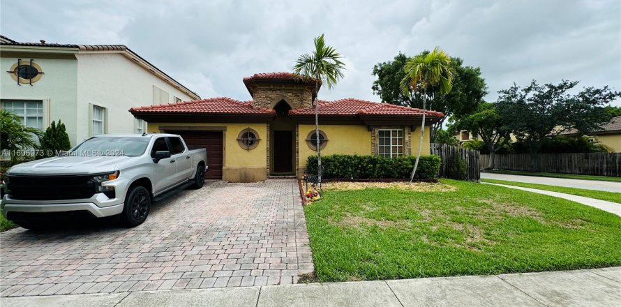 Villa ou maison à Cutler Bay, Floride 3 chambres, 162.49 m2 № 1227333