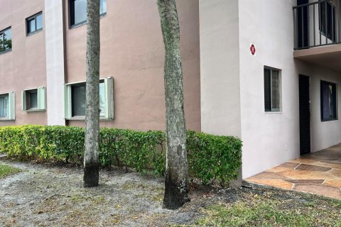 Condo in Tamarac, Florida, 2 bedrooms  № 1188824 - photo 2