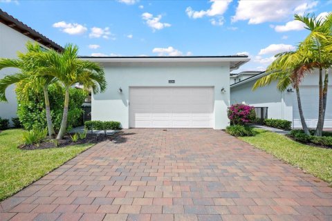 House in Palm Beach Gardens, Florida 2 bedrooms, 189.99 sq.m. № 1188827 - photo 12