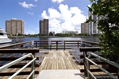 Condo in Aventura, Florida, 2 bedrooms  № 953972 - photo 20