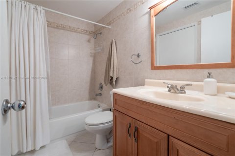 Condo in Aventura, Florida, 2 bedrooms  № 953972 - photo 11