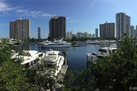 Condo in Aventura, Florida, 2 bedrooms  № 953972 - photo 17