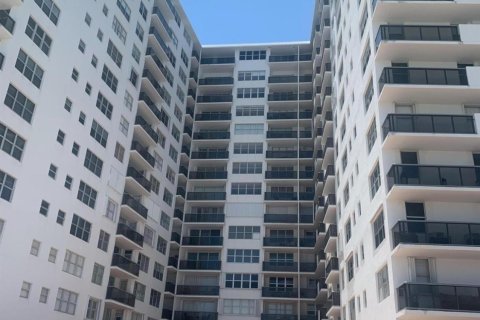 Condominio en venta en Miami Beach, Florida, 2 dormitorios, 104.52 m2 № 1182492 - foto 2