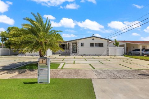 Villa ou maison à vendre à Miami, Floride: 4 chambres, 206.06 m2 № 1291646 - photo 2