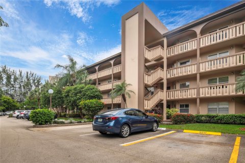 Condo in Coconut Creek, Florida, 2 bedrooms  № 1100378 - photo 3